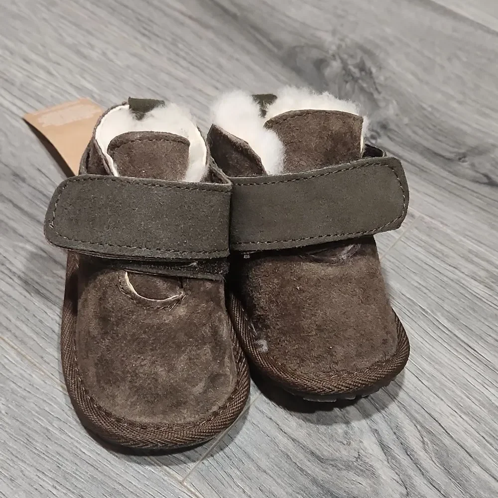NIB Emu Hyke Chocolate Brown Suede Sheerling Booties